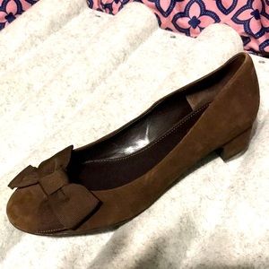 Franco Sarto leather bow heals